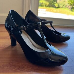 Giani Bernini Vineza Mary Jane Black Patent T-Strap Heels
